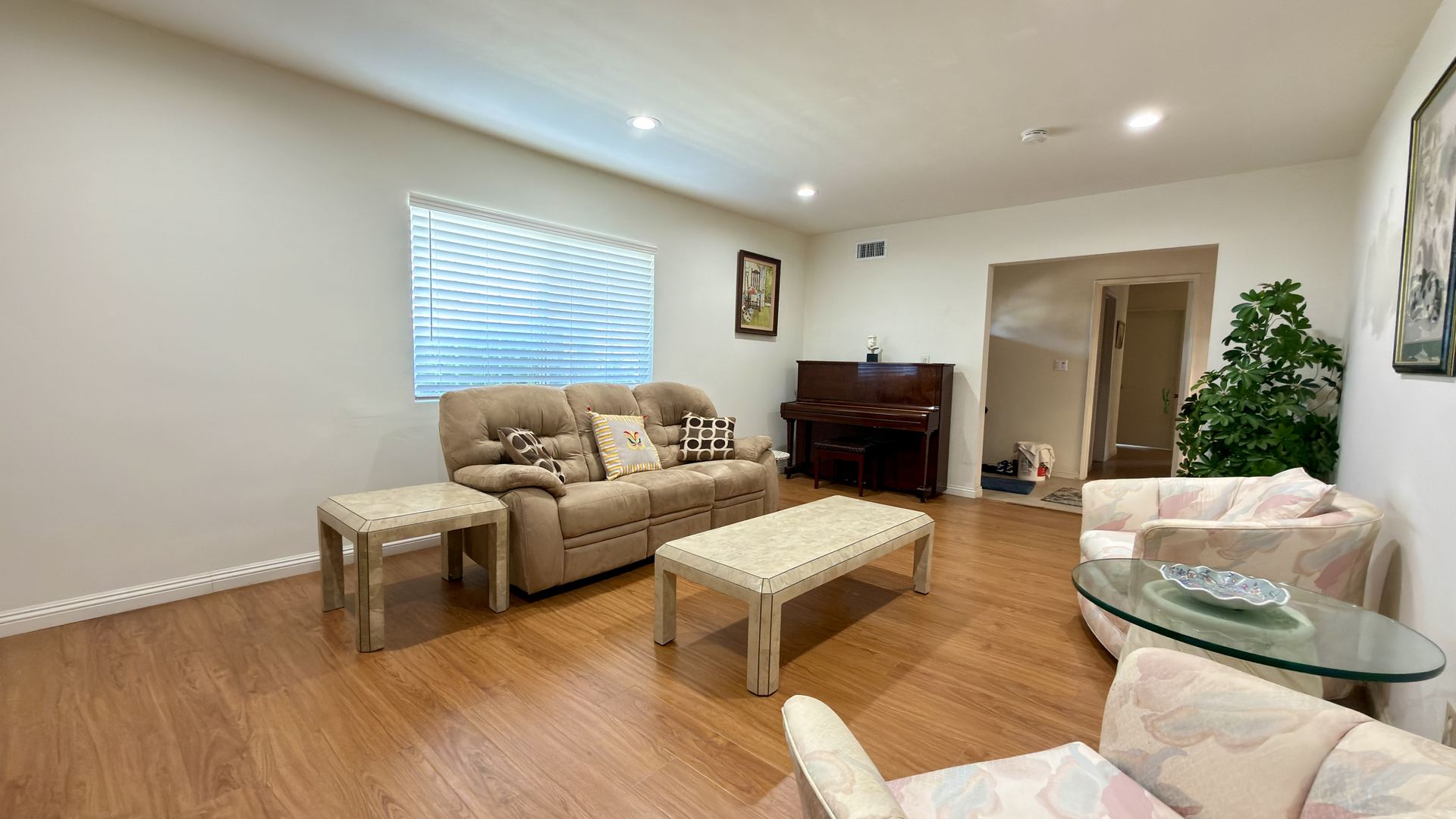 9621 Jumilla Ave, Chatsworth — Living Room photo 2