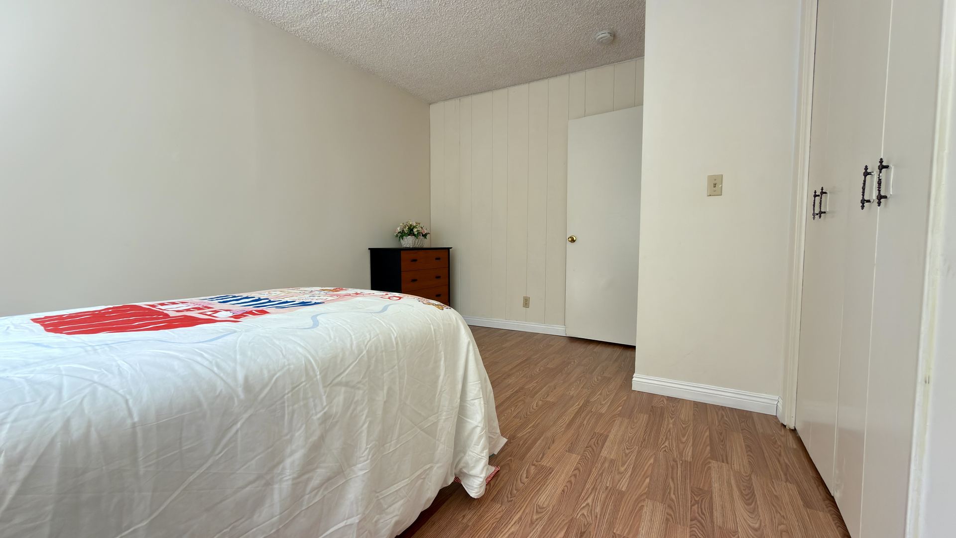 9621 Jumilla Ave, Chatsworth — Bedrooms photo 2
