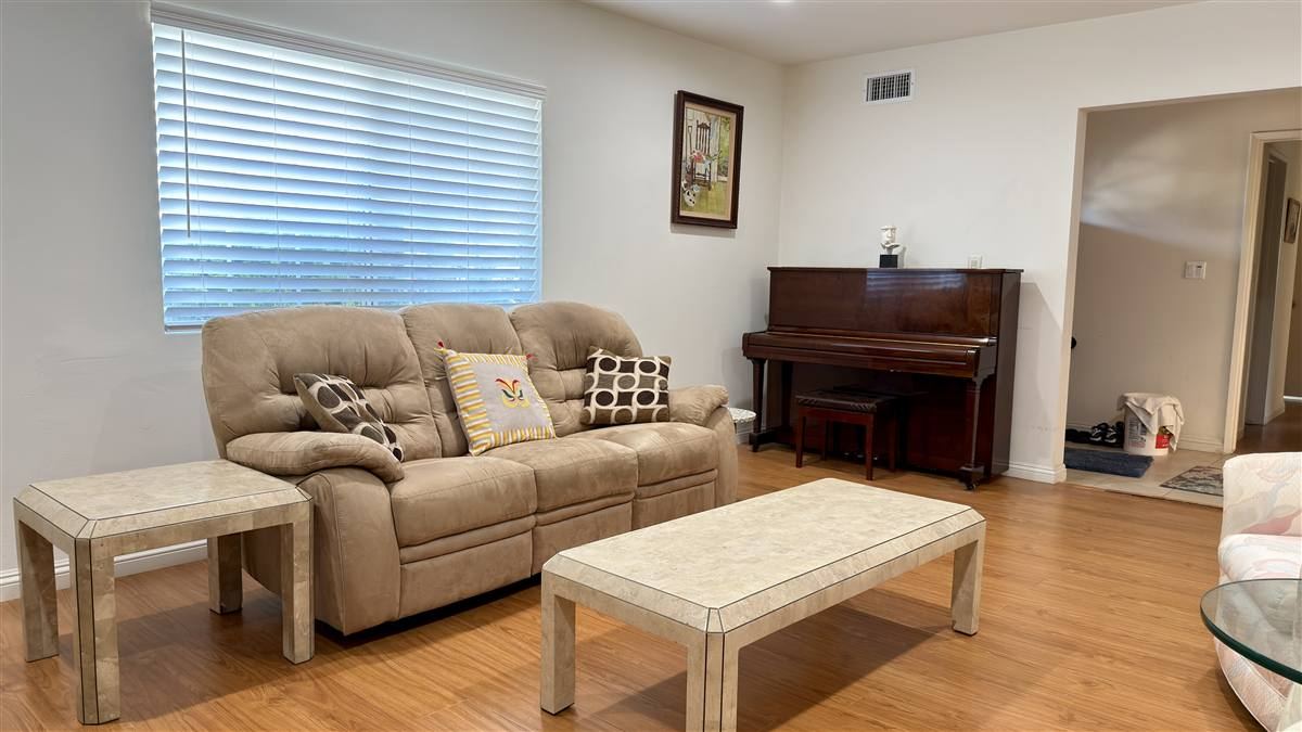 9621 Jumilla Ave, Chatsworth — Living Room photo 9
