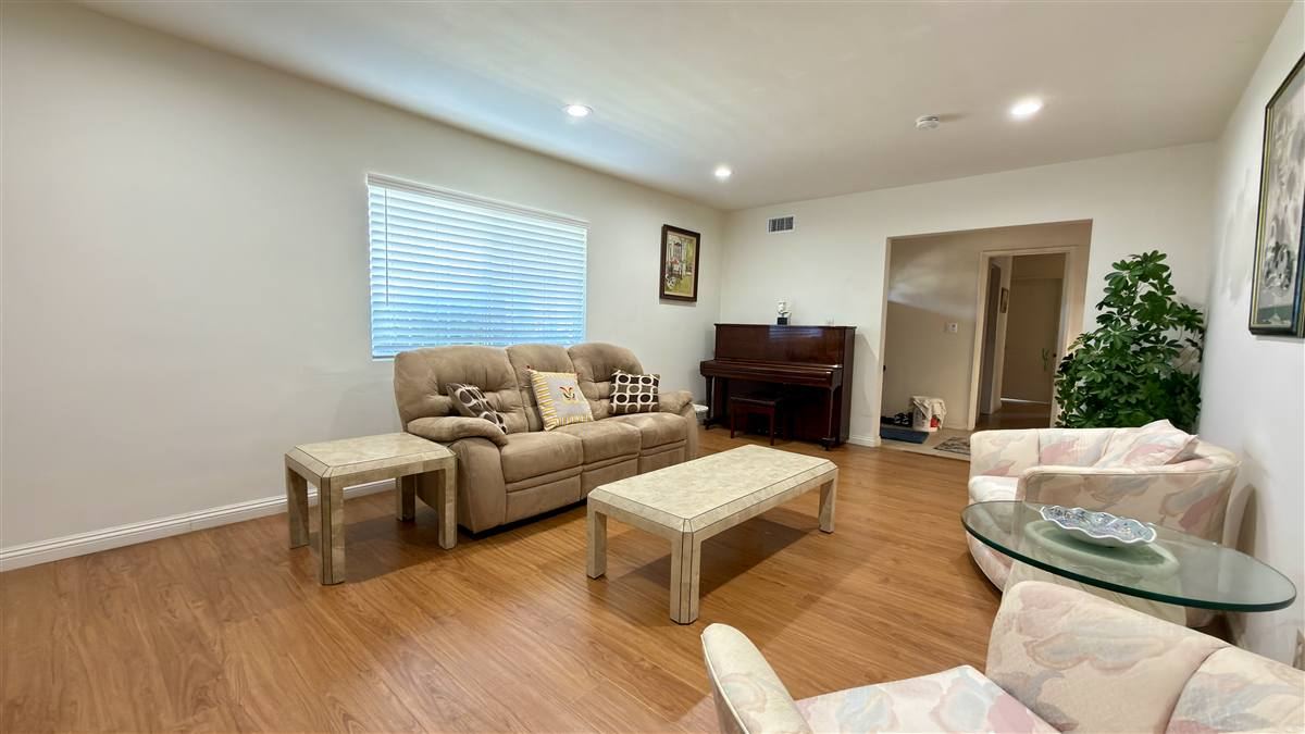 9621 Jumilla Ave, Chatsworth — Living Room photo 10