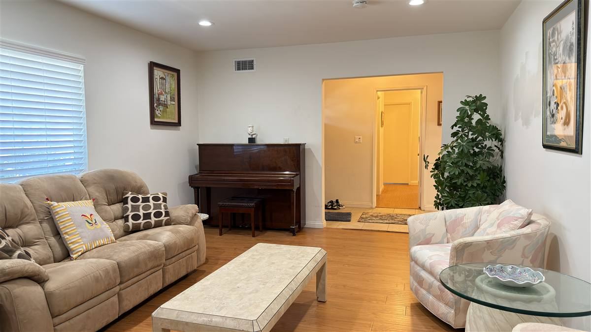 9621 Jumilla Ave, Chatsworth — Living Room photo 11