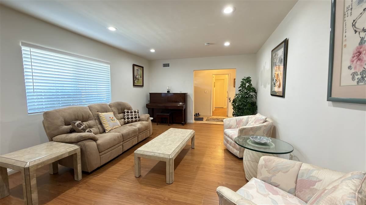 9621 Jumilla Ave, Chatsworth — Living Room photo 12