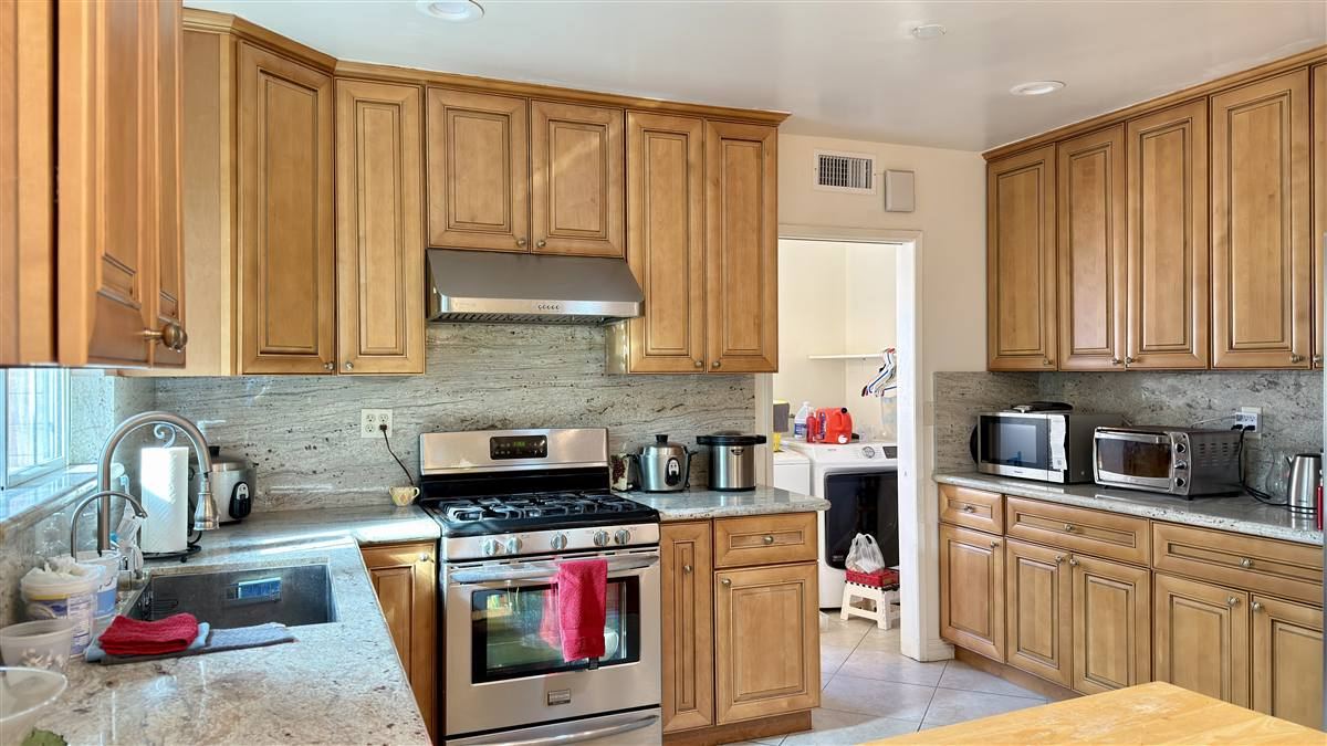 9621 Jumilla Ave, Chatsworth — Kitchen photo 2